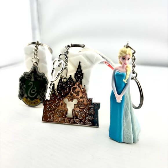 Fandom Keychain Bundle - Disney Frozen Elsa, Harry Potter Slytherin & Castle - Picture 2 of 9